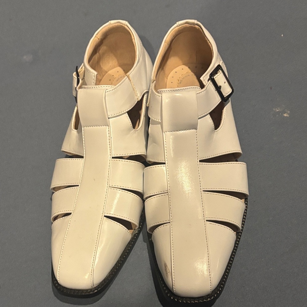 Stacy Adams White Buckle Sandals